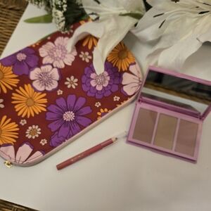 Estee Lauder Highlighter Palette with Floral Pouch